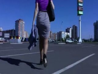 Booty Walking In The Street And Shaking Ass