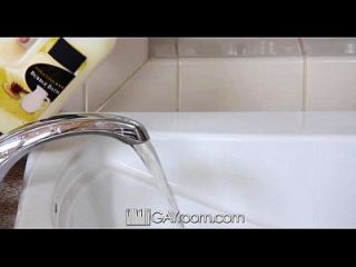 Hd Gayroom - Casey Gets A Shower Of Cum After Sharing A Bath