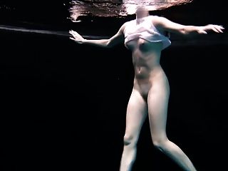 Underwater Flexible Gymnastic