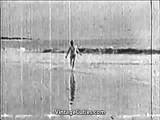 Beautiful Girl Gets Fucked At The Beach (1930s Vintage)