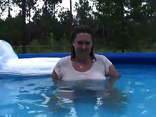 Bbw Wet T-shirt In Pool