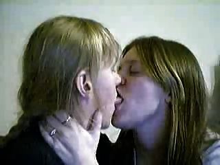 Kissing Girls 2