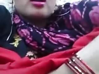 Desi Indian Bhabhi Rub Her Pussy