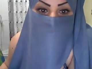 Beautiful Hijabi Lady Webcam Show